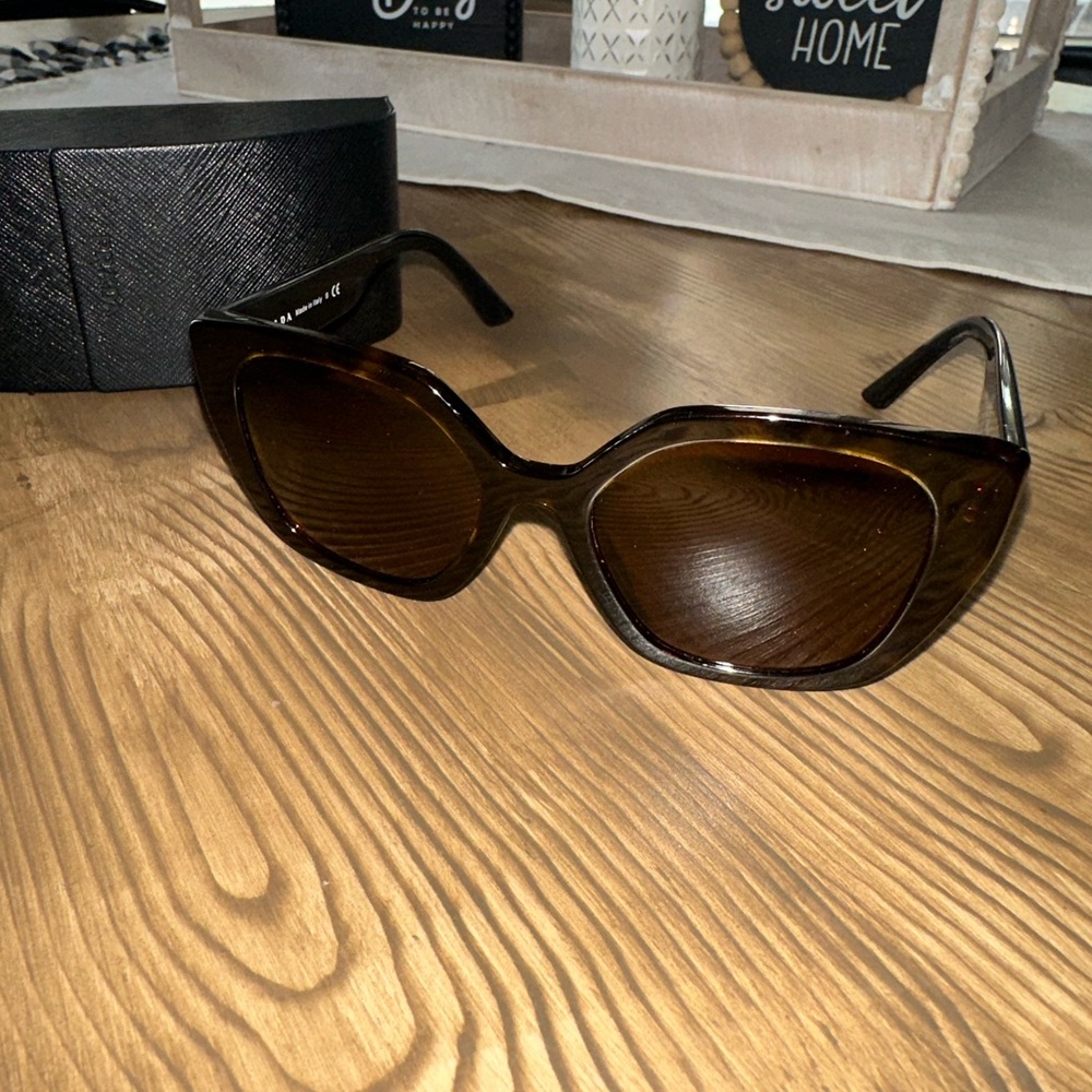 Prada prescription sunglasses only used twice